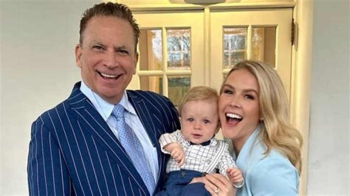 Dani Kind Wiki, Age, Husband, Kids, Net Worth, Family, Height, Spouse, Married, Workin Moms and Instagram