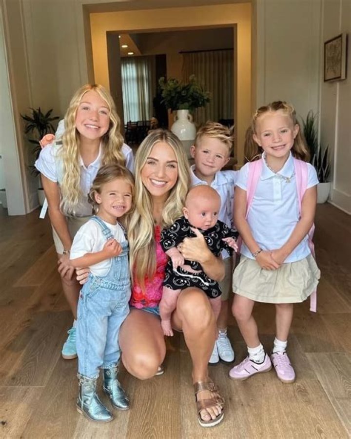 Kari Lake Bio, Age, Husband, Kids, FOX 10 News , Salary, Height and Net Worth