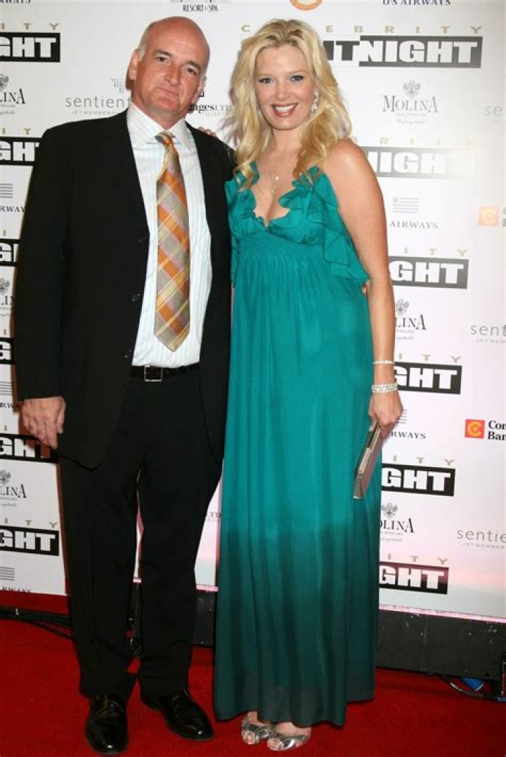 Melissa Peterman: Husband, net worth, tattoos, smoking & body measurements