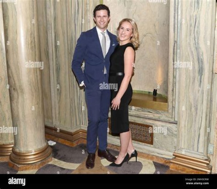 Roe Hartrampf Emily In Paris: Age, Height, Wikipedia, Girlfriend